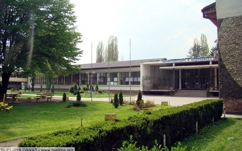 Tri nastavnika i bibliotekar - Poljoprivredna i medicinska škola Bijeljina