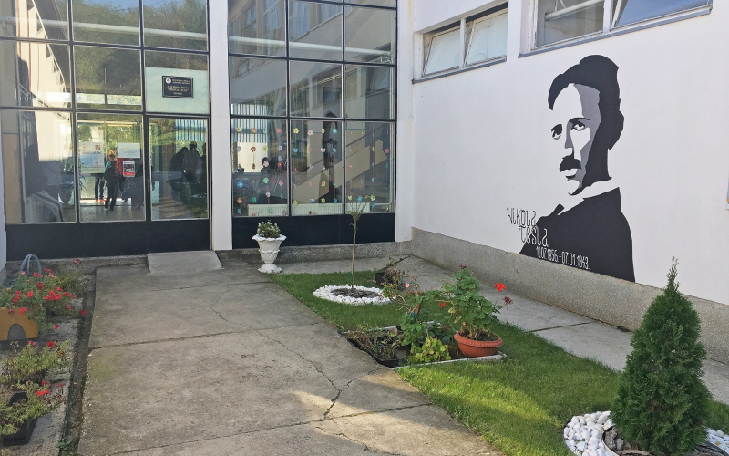 Dva nastavnika i psiholog - OŠ "Nikola Tesla" Pilica