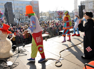 Novogodišnja predstava i prikupljanje paketića za KiM
