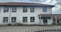 Nastavnik iz Gacka napadnut na času: Roditelj ga uhvatio za vrat i prijetio