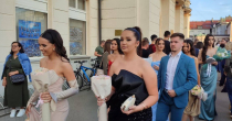 Maturanti Ekonomske i Muzičke škole prodefilovali Bijeljinom FOTO/VIDEO