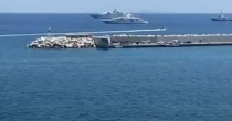 SRUŠIO SE HELIKOPTER KOD ATINE Spaseno 5 osoba, spasioci ih izvukli iz mora na obalu
