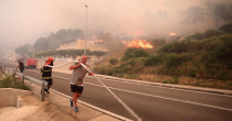 Veliki požar kod Omiša i Makarske; vatrogasci: Nemamo kontrolu, sve je ugroženo