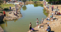 Pecanje i druženje: Velino Selo ugostilo 84 mlada ribolovca FOTO
