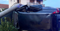 Težak udes kod Prijedora – „Volvo“ sletio s puta i udario u stub