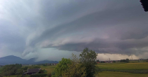 Јača oluja kreće se za zapada, vjetar napravio štetu u Ljubljani (FOTO/VIDEO)