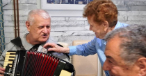Slijepi muzičar Jovo Jerković svira 24 instrumenta (VIDEO)