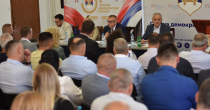 Članovi Glavnog odbora SDS satima na jednoj tački dnevnog reda