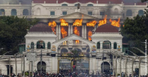 Neredi i policijski čas u Nepalu – premijer podneo ostavku, više od 20 poginulih