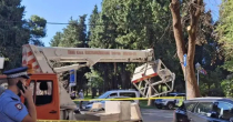 Trebinje: Radnici prilikom čišćenja ispali iz korpe na dizalici