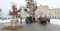 U Bijeljini pripreme za Badnje veče, sutra nalaganje badnjaka ispred zgrade Gradske uprave