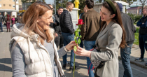 Cvijeće i osmijesi za 8. mart: Mladi socijaldemokrati Bijeljine obradovali sugrađanke