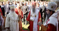 Počela centralna komemoracija u Bratuncu, patrijarh Porfirije služi liturgiju