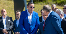 Elek odbio da preda fotelju
