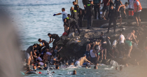 Hiljade migranata pokušavaju da uđu u EU, najmanje 18 mrtvih, Španija poslala vojsku