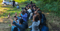 Kod Gradiške pronađeno 96 migranata, identifikovani krijumčari