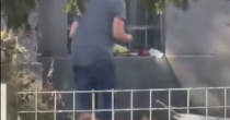 Sarajevo: Pekli prase u dvorištu Zemaljskog muzeja (VIDEO)