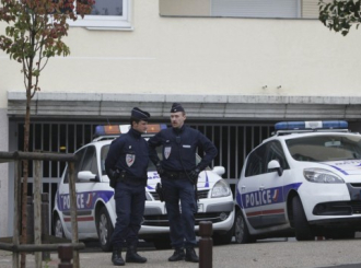 Francuska: Svinjska glava i nacistički krst u džamiji
