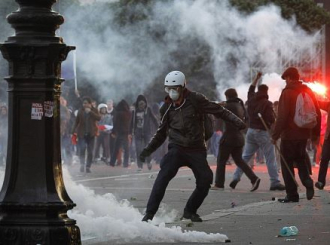 Pariz: Policija tokom sukoba privela 300 ljudi