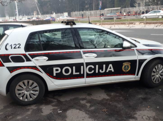 Zapaljeno vozilo u Sarajevu, vatra zahvatila još dva auta