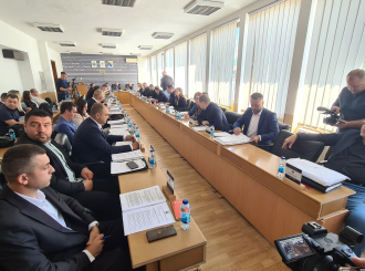 U Tesliću formirana nova skupštinska većina, prekinuta sjednica