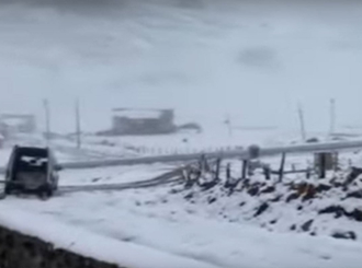 U dijelovima Turske pada snijeg (VIDEO)