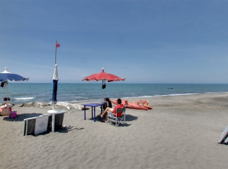 Tragedija u Italiji: Dječak kopao rupu na plaži u Italiji, pijesak ga zatrpao