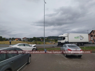 Teška saobraćajna nesreća na ulazu u Modriču