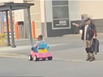 Vozio "Barbimobil": Ostao bez dozvole i završio na sudu (VIDEO)
