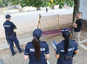 Beograd: Ograda u školskom dvorištu pala na učenicu prvog razreda