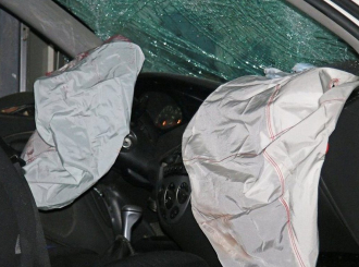 Vozač iz Bijeljine poginuo, saputnik u automobilu teško povrijeđen