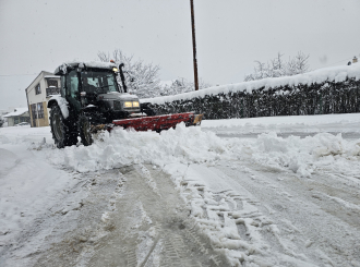 Intenzivne snježne padavine u Ugljeviku: U toku čiščenje puteva
