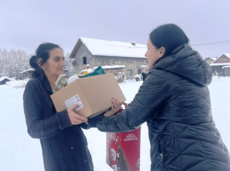 Ni snijeg nije prepreka: Predsjednica Skupštine obišla mještane u opštini Donji Žabar