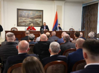 "Potrebna nova snaga" Minić predstavio ciljeve buduće Vlade, socijalni partneri mu rekli DA
