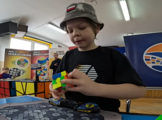 Teodor (9) za manje od 3 sekunde riješio Rubikovu kocku