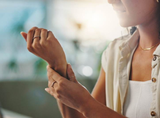 Zašto nas zglobovi bole na promjenu vremena? Evo šta nam tijelo poručuje i šta može da nam pomogne