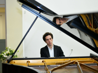 Bijeljinska publika uživala u koncertu svjetski poznatog pijaniste Konstantina Emeljanova