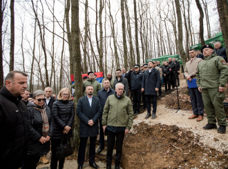 Održan pomen pilotu Radosavljeviću, svečana akademija i otvoren put koji je izgradio Slavenko Ristić (FOTO)