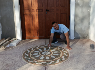 Milan iz Bijeljine stvara mozaike koji oduzimaju dah – jedan poklonio hramu