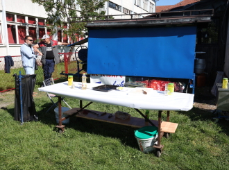 Banjaluka: Direktor peče tele u školskom dvorištu, slavi novu funkciju