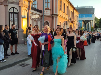 Veče koje će dugo pamtiti: Gimnazijalci slave maturu FOTO/VIDEO