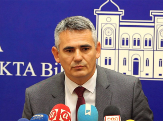 Gradonačelnik Brčkog se oglasio nakon prijetnji da će mu „polomiti noge“ zbog zastave Srpske