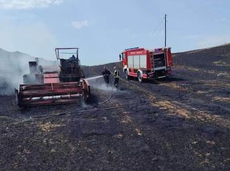 Zvornik: U požaru izgorio kombajn i 12 duluma pšenice