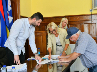 Bijeljina: Potpisani ugovori sa novim korisnicima gradskog boračkog dodatka