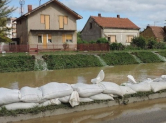 U Semberiji Sava opada, ali se ne povlači