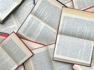 Biblioteci poklonio 300 knjiga