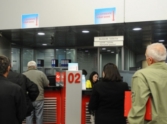 Štediše Bobar banke okupirale šaltere