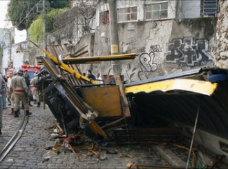 Brazil: Prevrnuo se turistički tramvaj, petoro mrtvih