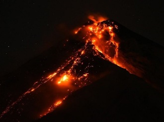 Vulkan u Gvatemali opet eruptira, broj mrtvih popeo se na 69