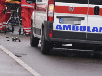 Automobil pokosio grupu djece na trotoaru, poginuo dječak